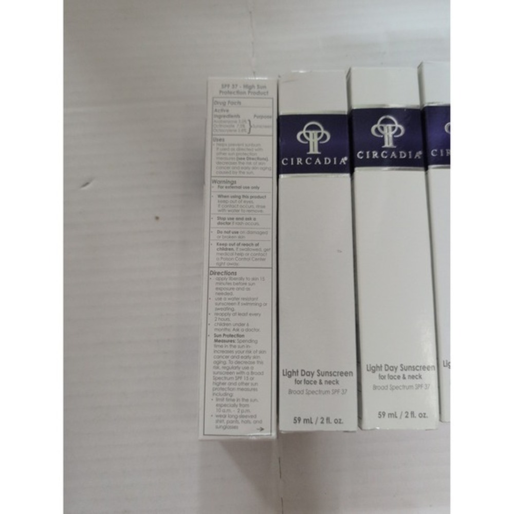 Circadia Light Day Sunscreen for Face & Neck 5x Bundle - Picture 2 of 3